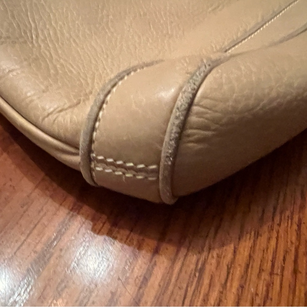 Gucci Crossbody - Picture 9 of 16